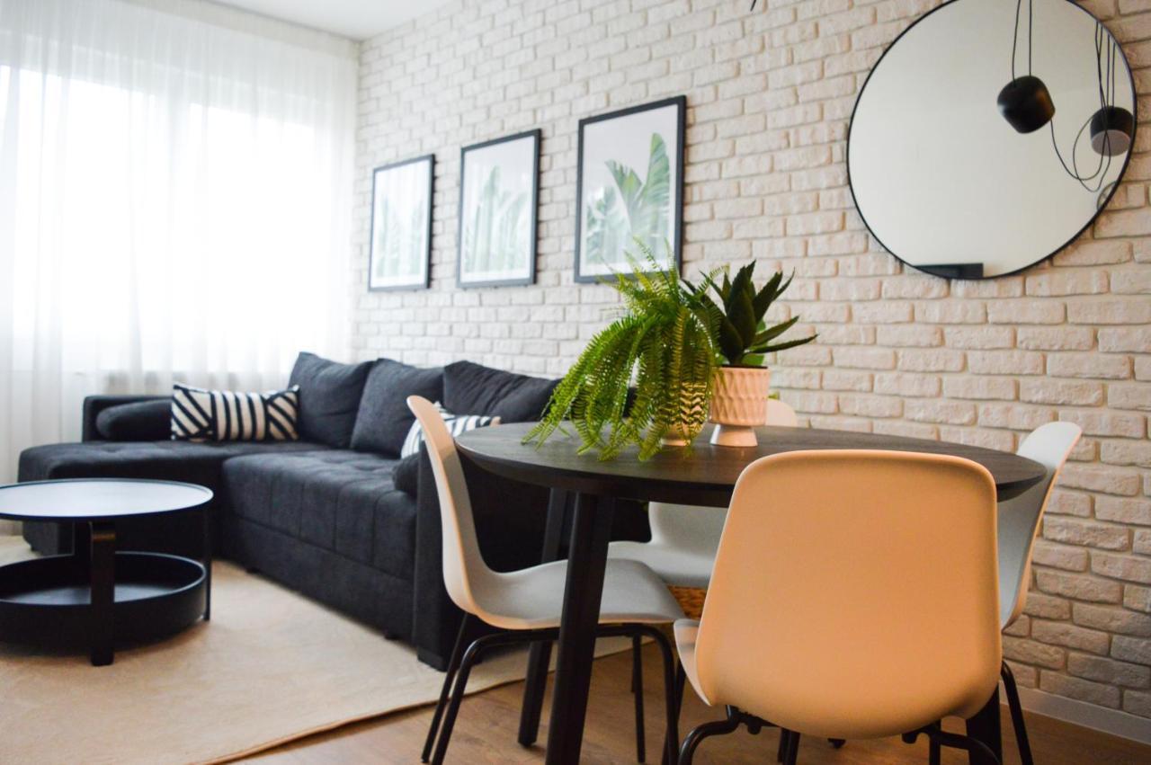 The Black & White Oasis Beograd Bagian luar foto